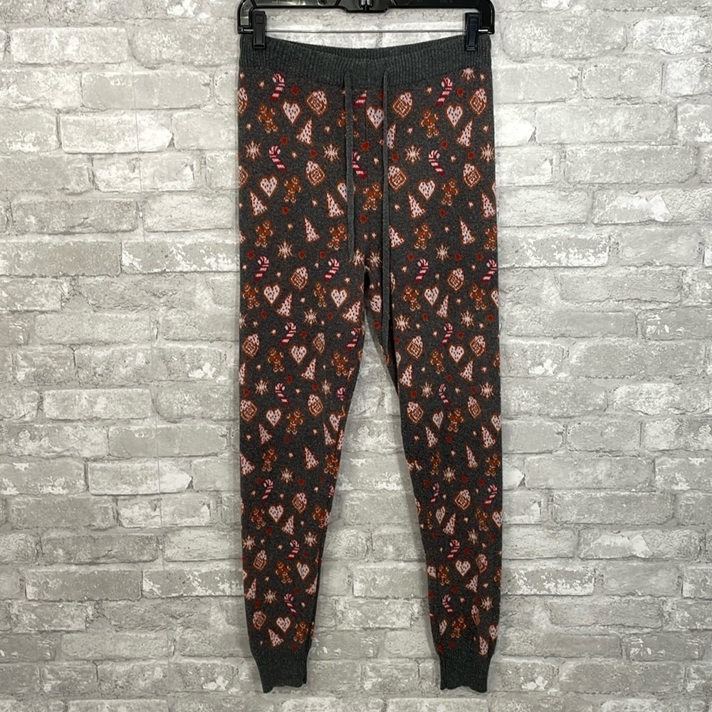 American Eagle Christmas Print Sweater Joggers